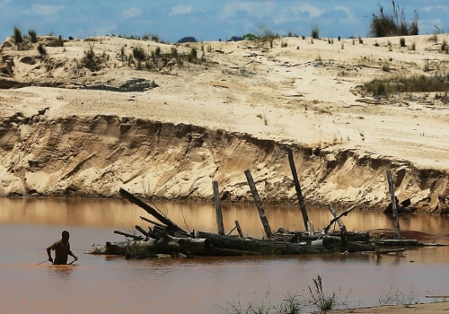 Is gold mining toxic?